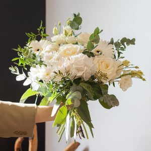 Échoppe Végétale _ Artisan fleuriste_ Messein en Lorraine _ Composition, fleurs et plantes _ Bouquet blanc