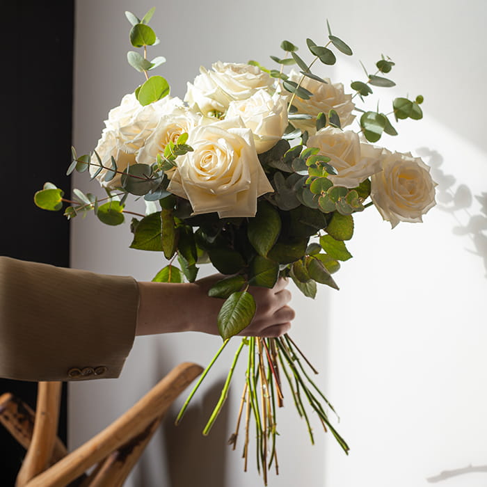 Échoppe Végétale _ Artisan fleuriste_ Messein en Lorraine _ Composition, fleurs et plantes _ Bouquet de roses blanches