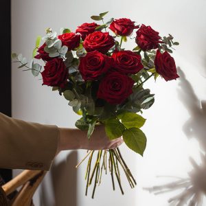 Échoppe Végétale _ Artisan fleuriste_ Messein en Lorraine _ Composition, fleurs et plantes _ Bouquet de roses rouges