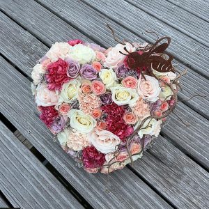 Échoppe Végétale _ Artisan fleuriste_ Messein en Lorraine _ Composition, fleurs et plantes _ Deuil _ Cœur en fleurs